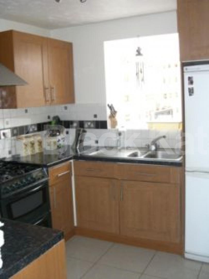 			4 Bedroom, 1 bath, 1 reception Flat			 Brendon Grove, EAST FINCHLEY